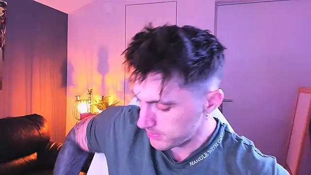 Snapshot of Oscar_Miller_ chatting on October 3, 9:09 pm Oscar Miller  online show from October 3, 9:09 pm