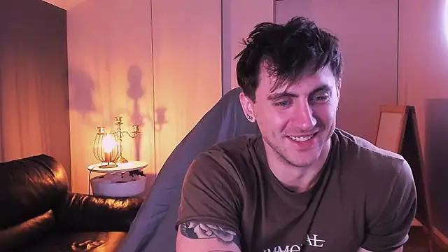 Snapshot of Oscar_Miller_ chatting on September 16, 9:37 pm Oscar Miller  online show from September 16, 9:37 pm