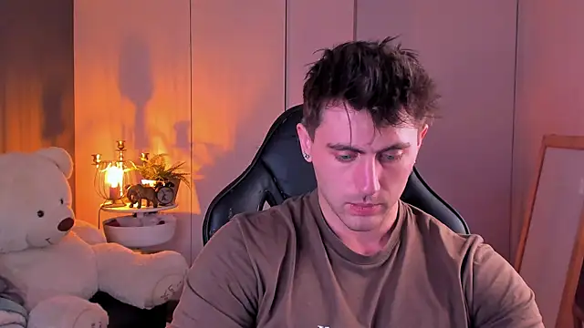 Snapshot of Oscar_Miller_ chatting on October 24, 9:27 pm Oscar Miller  online show from October 24, 9:27 pm