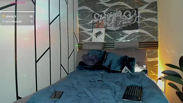 Room 69x online show from March 14, 1:29 pm