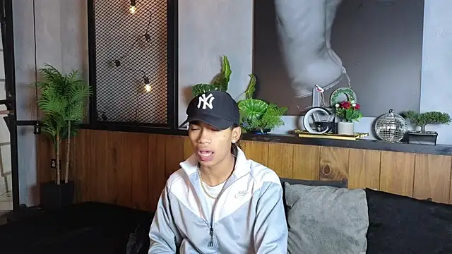 AlanCutee online show from May 12, 11:51 am