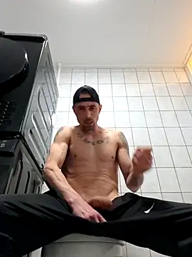 kompiee online show from December 19, 8:22 am