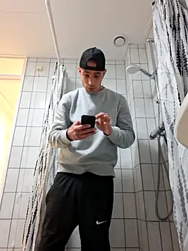 kompiee online show from November 23, 12:10 am