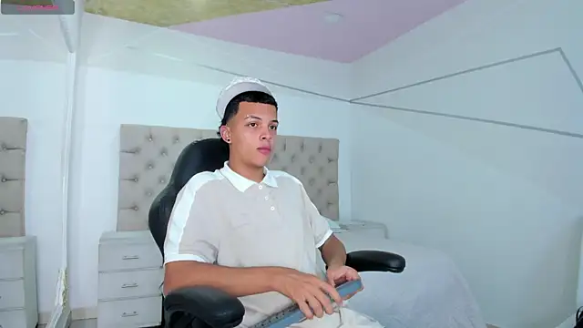 Snapshot of ThiagoCollin chatting on October 5, 9:19 pm ThiagoCollin online show from October 5, 9:19 pm