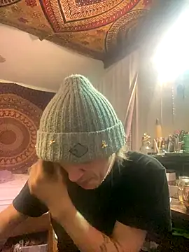 XanderOzzz online show from September 13, 11:00 am