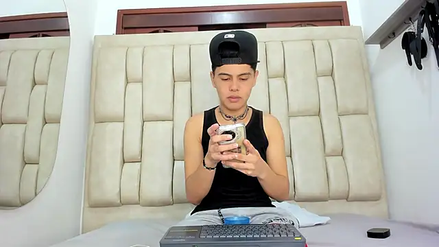 Felipe Cold online show from November 20, 2:44 am