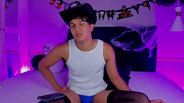 Leo Savage  online show from October 18, 4:50 am