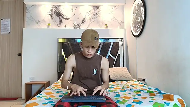 THREE GUYS HOT online show from October 11, 7:40 pm