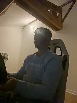 coupleamateurfun23 online show from December 4, 7:43 pm