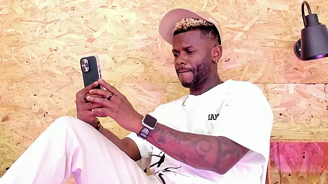 santiblack7 online show from November 6, 7:50 pm