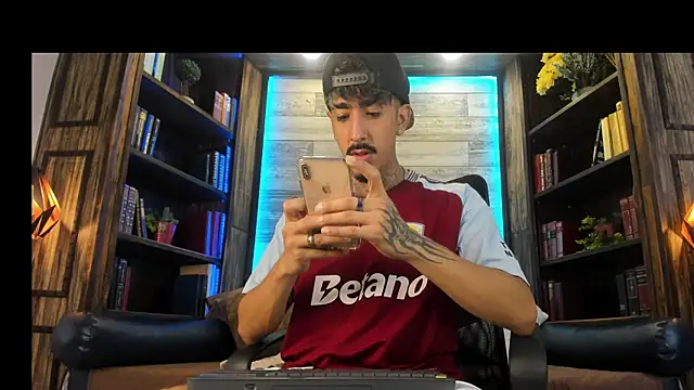 Donovan Desmond online show from October 6, 8:02 pm