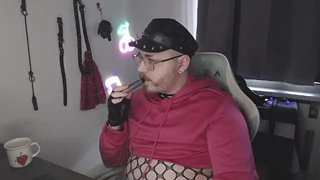 Snapshot of FabianKinky chatting on October 28, 9:34 am FabianKinky online show from October 28, 9:34 am
