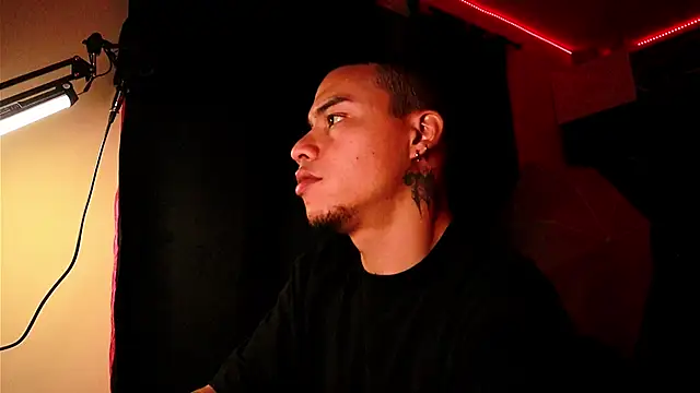 AlphaMasterXxx online show from October 9, 6:07 am