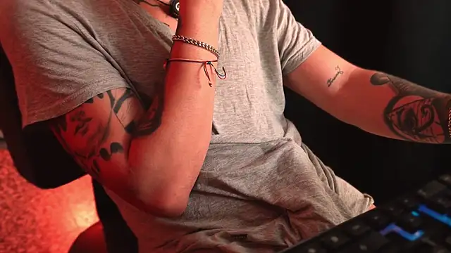 AlphaMasterXxx online show from April 1, 1:41 pm