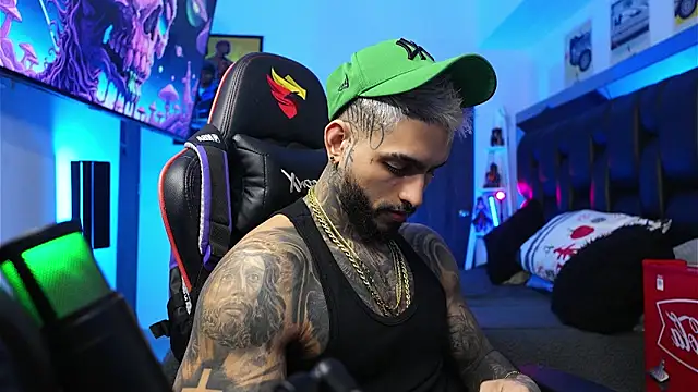 logan hugh8 online show from February 10, 9:14 am