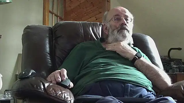 Snapshot of janzer13 chatting on October 26, 2:30 pm janzer13 online show from October 26, 2:30 pm
