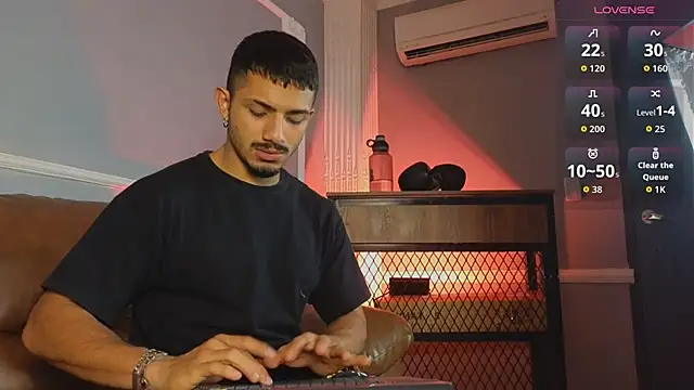 ArturoCardona  online show from December 17, 9:32 pm