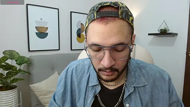 Snapshot of __Damian___ chatting on September 23, 11:37 pm   Damian    online show from September 23, 11:37 pm