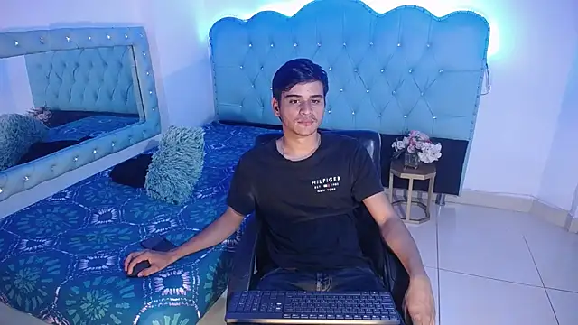 Snapshot of Charlie_Cock_ chatting on September 26, 4:21 am Charlie Cock  online show from September 26, 4:21 am
