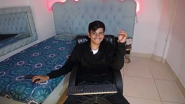 Snapshot of Charlie_Cock_ chatting on September 28, 4:32 am Charlie Cock  online show from September 28, 4:32 am