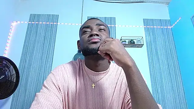 Snapshot of eebony_stallion chatting on October 28, 3:09 am eebony stallion online show from October 28, 3:09 am