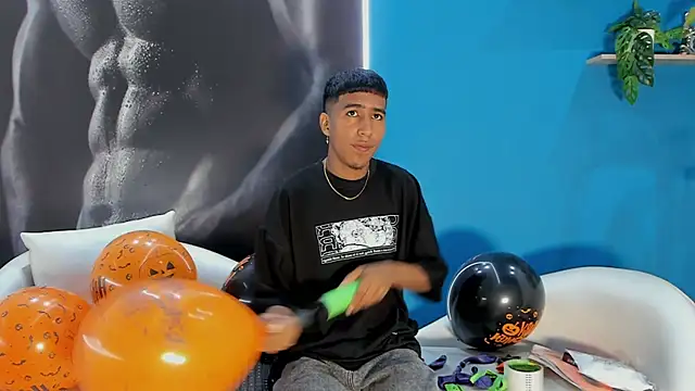 ender h0t online show from October 12, 2:11 pm