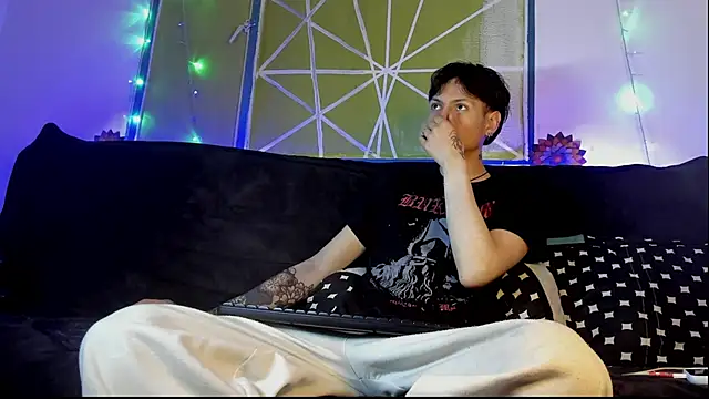 Dioniso guy8 online show from March 3, 10:05 pm