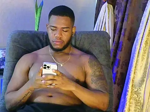 Snapshot of BenjaminCol_ chatting on October 20, 12:58 am BenjaminCol  online show from October 20, 12:58 am