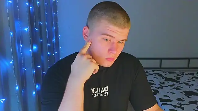 kittenmurr online show from December 5, 8:38 pm