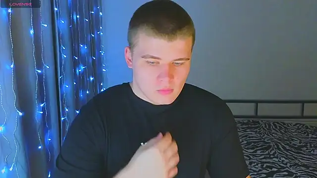 kittenmurr online show from December 19, 1:57 am