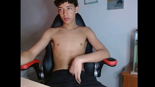 Snapshot of Xtremeplay_18 chatting on October 27, 9:50 pm Xtremeplay 18 online show from October 27, 9:50 pm