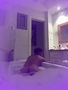 Snapshot of husbandandwifetobe chatting on October 22, 8:00 pm husbandandwifetobe online show from October 22, 8:00 pm