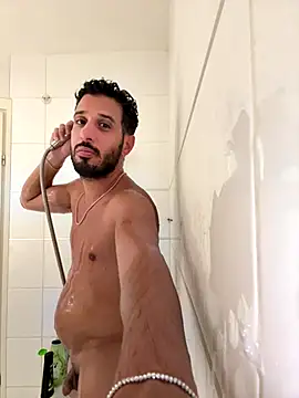 Snapshot of husbandandwifetobe chatting on October 31, 9:40 pm husbandandwifetobe online show from October 31, 9:40 pm