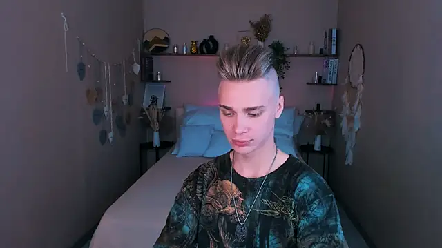 Snapshot of LawrenceMiles chatting on September 12, 10:48 am LawrenceMiles online show from September 12, 10:48 am