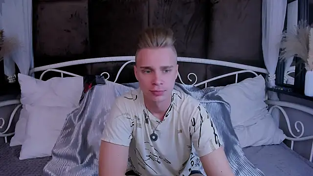 Snapshot of LawrenceMiles chatting on September 16, 11:00 am LawrenceMiles online show from September 16, 11:00 am