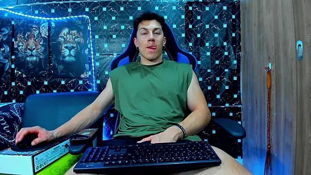 javiersexymann online show from September 12, 11:27 pm