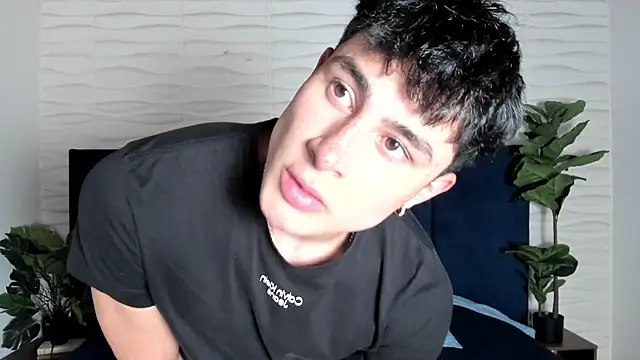 AustinJones  online show from April 6, 7:25 pm