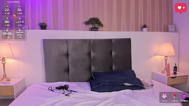 Creamy Angelo online show from September 15, 4:36 am