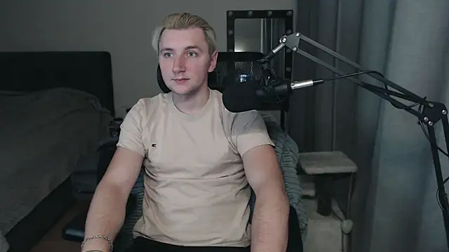 Snapshot of Elvin_Vaenight chatting on October 7, 10:25 pm Elvin Vaenight online show from October 7, 10:25 pm