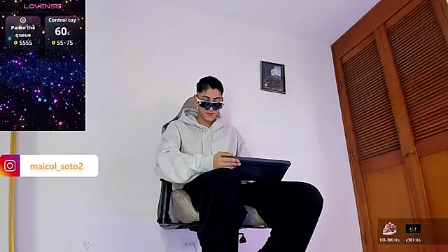 sotooliver3 online show from May 31, 8:32 pm