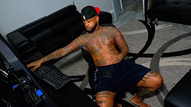 SLANGONDEMHOES online show from February 2, 7:40 am