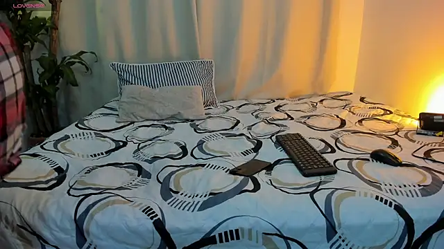 mrhot night online show from April 7, 10:54 pm