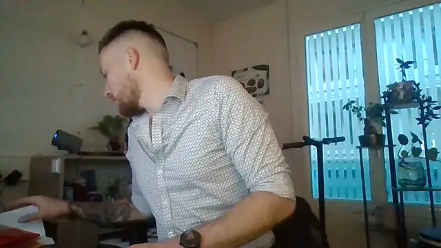 Snapshot of Keviios chatting on October 25, 6:37 am Keviios online show from October 25, 6:37 am