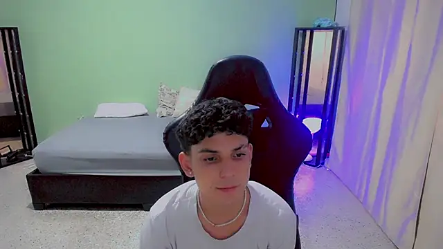 Snapshot of dilan_hott_ chatting on September 19, 9:14 pm dilan hott  online show from September 19, 9:14 pm