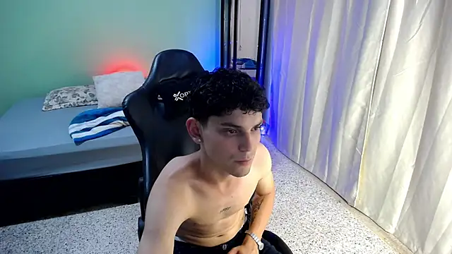Snapshot of dilan_hott_ chatting on September 26, 8:28 pm dilan hott  online show from September 26, 8:28 pm