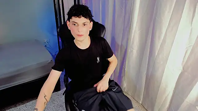 Snapshot of dilan_hott_ chatting on September 21, 9:26 pm dilan hott  online show from September 21, 9:26 pm
