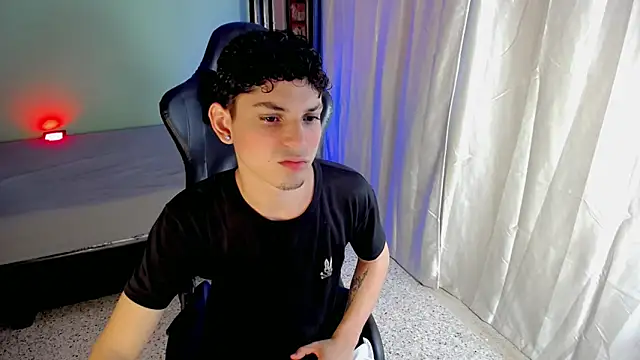 Snapshot of dilan_hott_ chatting on October 3, 8:36 pm dilan hott  online show from October 3, 8:36 pm
