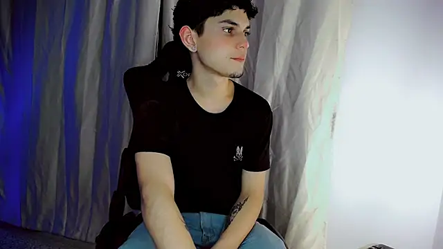 Snapshot of dilan_hott_ chatting on October 8, 11:53 pm dilan hott  online show from October 8, 11:53 pm
