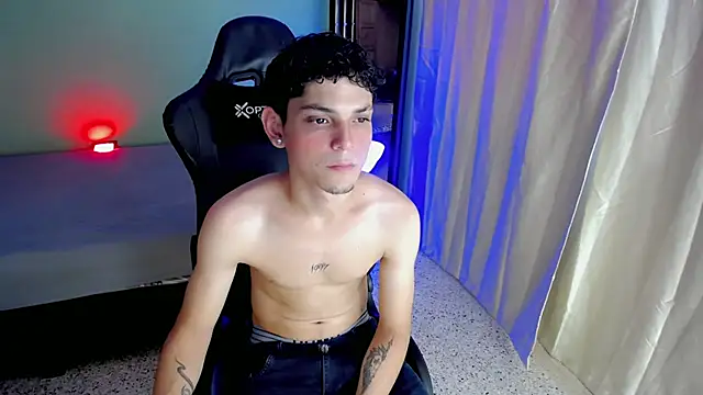 Snapshot of dilan_hott_ chatting on October 4, 8:46 pm dilan hott  online show from October 4, 8:46 pm