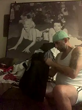 Snapshot of Hothotboyg chatting on October 2, 2:59 am Hothotboyg online show from October 2, 2:59 am